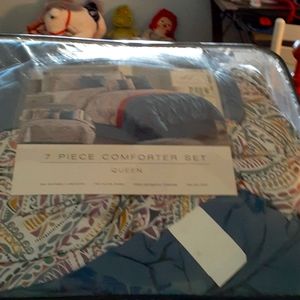 Queen size comforter